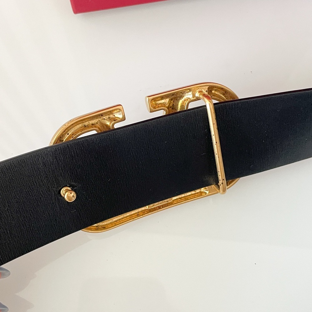 Valentino Garavani Reversible Belt with Gold Hardware - Picture 4 of 5
